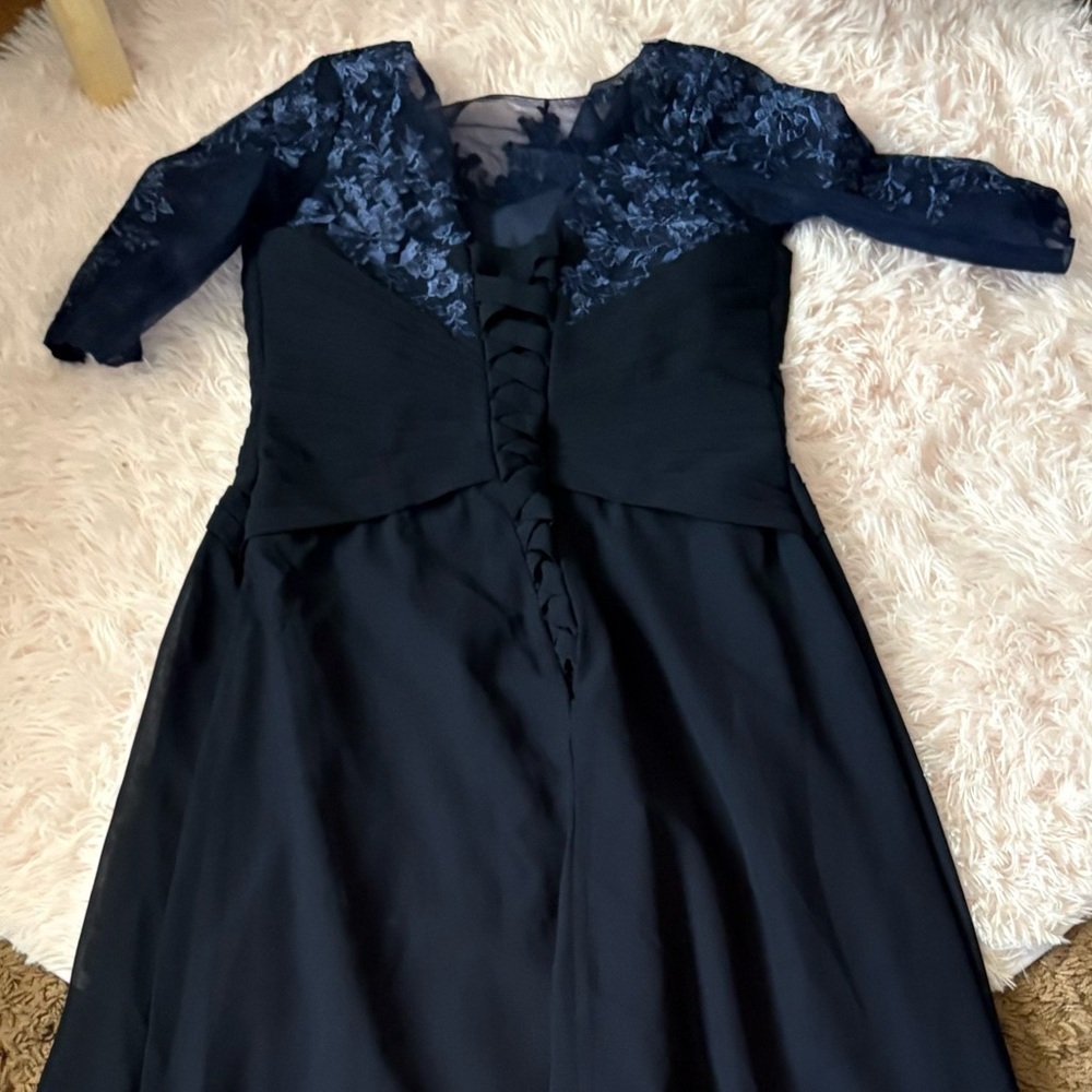 Elegant Navy Blue Gown with Lace Detail Sz 16 Mother of the Bride Floral Maxi - Picture 11 of 11